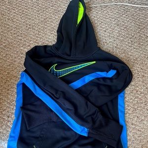 Women's/ Nike Therma-Fit Sweatshirt